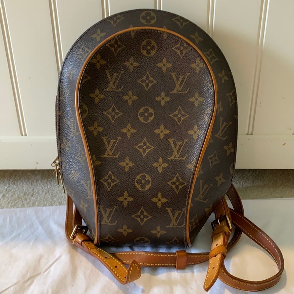 Rare AUTHENTIC Louis Vuitton Ellipse backpack.